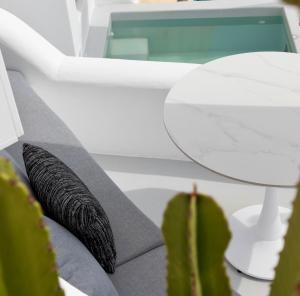 Little Rock Villa - Oia