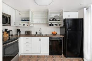 All inclusive Townhome Apartment in Amazing Location
