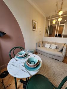 Magnifique studio avec vue sur les toits du Théatre Graslin et la place