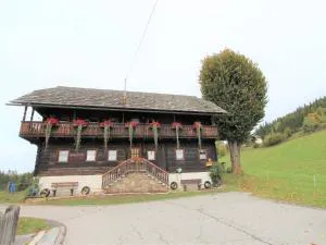 Characterful old farmhouse with 4 apartments in Fresach Carinthia with garden - Paternion