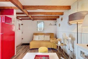 Pretty island of calm in Fleury