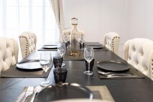 " Speakeasy - Expérience Exclusive à Cannes" Elegance & Billiards & Fitness