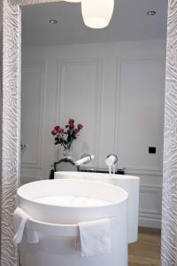 " Speakeasy - Expérience Exclusive à Cannes" Elegance & Billiards & Fitness