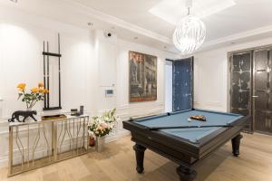 " Speakeasy - Expérience Exclusive à Cannes" Elegance & Billiards & Fitness