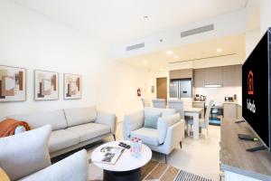 Livbnb-Modern 2BR with Partial Burj Khalifa View