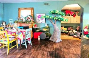 The Happy House! - 米德韦斯特城