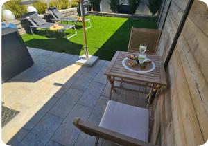Maisons de vacances AMOUR - Gite Luxe 4 etoiles -Douce Harmonie Massages & SPA 5 places -Cocon Discret Insolite sans vis a vis en toute serenite - 5 min Carcassonne : photos des chambres