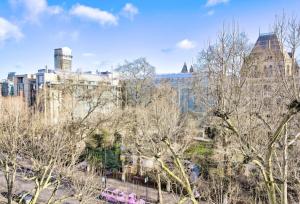 3 bedrooms penthouse in Queens gate