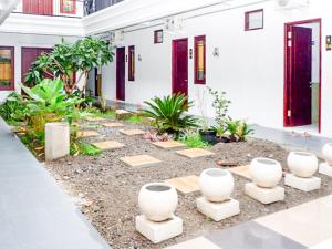 Kusuma Guest House Jombang RedPartner near Station Jombang