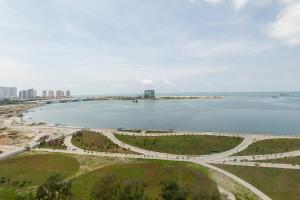 Cozy Seaview Duplex Apartment at Sunrise Gurney