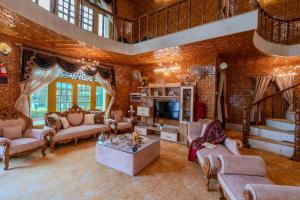 SaffronStays King Mahal