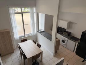 Appartements OULLINS T3 COSY 70M2 - 6 Pers 2 Chambre - 2 Mezzanines Metro & centre a Pied : photos des chambres