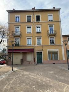 Appartements OULLINS T3 COSY 70M2 - 6 Pers 2 Chambre - 2 Mezzanines Metro & centre a Pied : photos des chambres