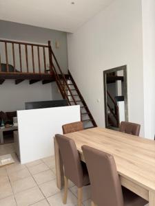 Appartements OULLINS T3 COSY 70M2 - 6 Pers 2 Chambre - 2 Mezzanines Metro & centre a Pied : photos des chambres