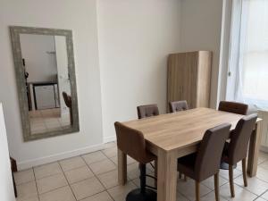 Appartements OULLINS T3 COSY 70M2 - 6 Pers 2 Chambre - 2 Mezzanines Metro & centre a Pied : photos des chambres