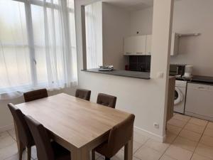 Appartements OULLINS T3 COSY 70M2 - 6 Pers 2 Chambre - 2 Mezzanines Metro & centre a Pied : photos des chambres