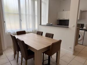 Appartements OULLINS T3 COSY 70M2 - 6 Pers 2 Chambre - 2 Mezzanines Metro & centre a Pied : photos des chambres