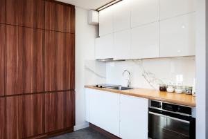 Marine Studio with balcony and parking by Tyzenhauz