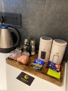 Luxurious Studio with Panoramic Glass Wall By Moonlit Stays