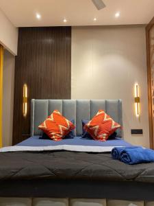 Luxurious Studio with Panoramic Glass Wall By Moonlit Stays