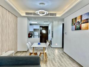 Homes2Retreat - Serene 2BR Getaway with Stunning Views - 4hvězdičkové hotely ve městě Dubaj