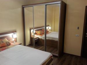 Constantin Lake View Apartment