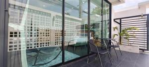 Modern Villa with Big Jacuzzi Lets Relax at City LRP4