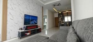 Modern Villa with Big Jacuzzi Lets Relax at City LRP4