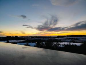 Mandulivi, chalet nel mandorleto e mansarda vista mare