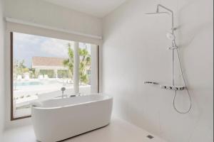Pattaya Luxury Minimal Pool Villa - EM14