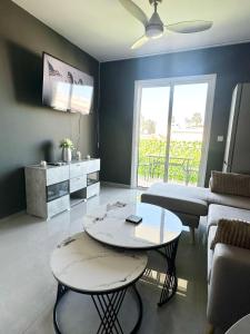 K15 Luxe Oasis Retreat - 3 Minute Drive to Beach