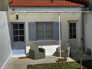 Maisons de vacances Charmante maison renovee pres du centre - FR-1-709-91 : photos des chambres