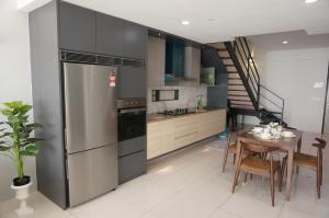 Cozy Seaview Duplex Apartment at Sunrise Gurney