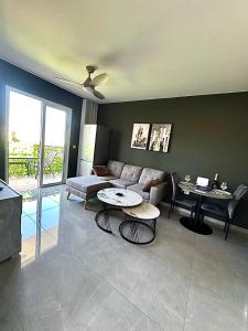 K15 Luxe Oasis Retreat - 3 Minute Drive to Beach