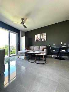 K15 Luxe Oasis Retreat - 3 Minute Drive to Beach