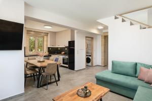 Mythelea Luxury Villa