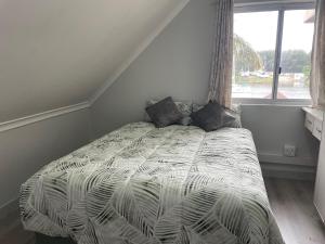 2 bedroom Apartment on the Bay