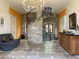 Bâtisse au cœur dun vignoble