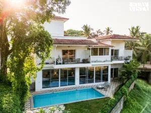 StayVista at Villa Magnifica - Private Pool, Wi-Fi - Pernem