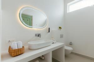 StayVista at Aroha Palms Magnifica - Private Pool, Wi-Fi