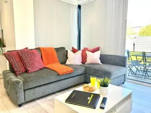 Evergreen Lodge - Two Bed Lux Flat - Parking, Garden, Patio, WIFI, Netflix - Close to Blenheim Palace & Oxford - F3 - 基德灵顿