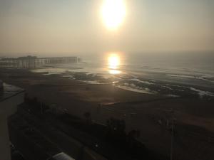 Seafront balcony, lovely spacious relaxing flat