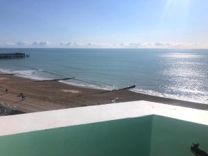 Seafront balcony, lovely spacious relaxing flat