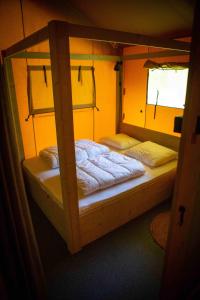 Tentes de luxe Camping Domaine le Peyral - Pionier Lodge XL : photos des chambres