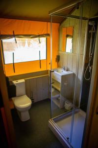 Tentes de luxe Camping Domaine le Peyral - Pionier Lodge XL : photos des chambres