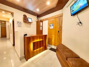Hotel GP Mall Road Nainital Near Naini Lake - A Luxury Room With Newly Decorated and Renovated Room - with Wifi - Room Service Available - Book Now