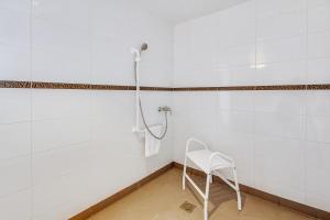 Hotels Ace Hotel Le Mans : Chambre Double pour Personnes à Mobilité Réduite 
