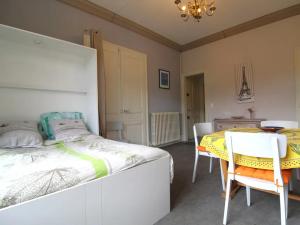 Appartements Appartement Les Glycines : photos des chambres