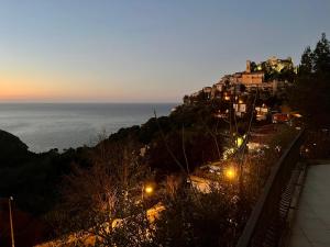 Appartements Appartement Eze Village proche Monaco fabuleuse vue mer et vieux village : photos des chambres