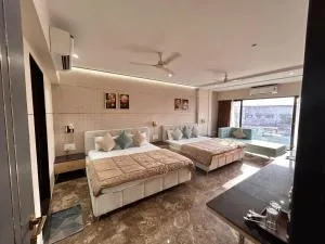 HOTEL MANGAL SHREE UJJAIN, A family hotel Near Mahakaleshwar jyotirlinga Temple & Railway station, Fully Air conditioned Rooms with Wifi and Parking, UPI Payment Accepted, Best Hotel IN Ujjain - Shājāpur